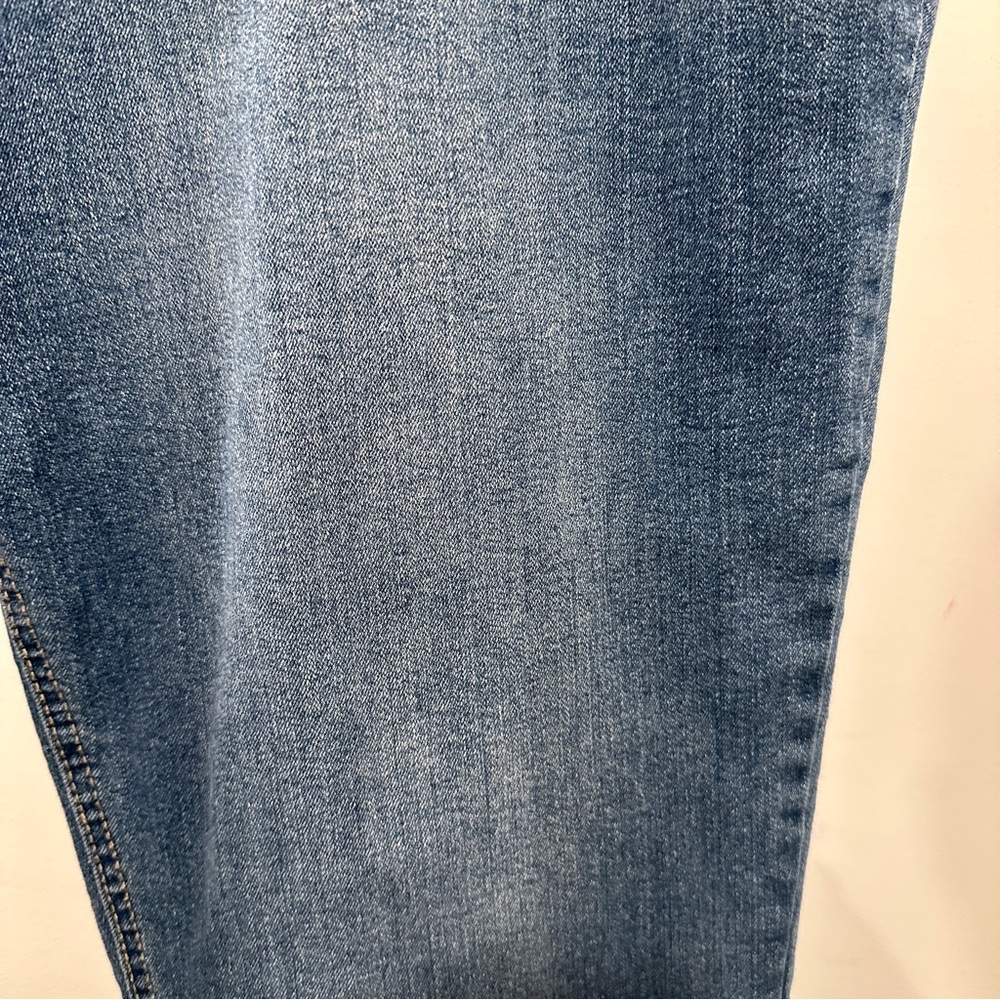 Women's Mid Blue Cropped Stretch Jeans with Frey at bottom 18W - Picture 4 of 8